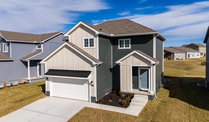 12429 Redwood St, Lee's Summit, MO 64086
