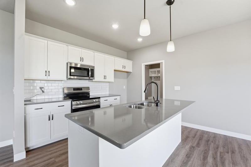 12429 Redwood St, Lee's Summit, MO 64086