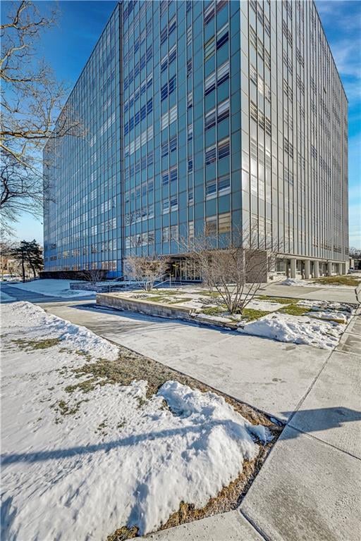 333 W Meyer Blvd #214, Kansas City, MO 64113