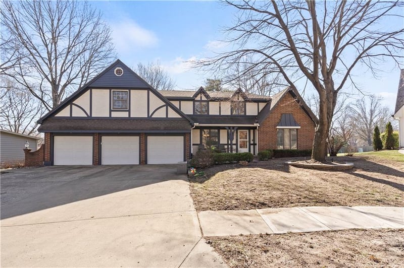 8113 W 99th St, Overland Park, KS 66212