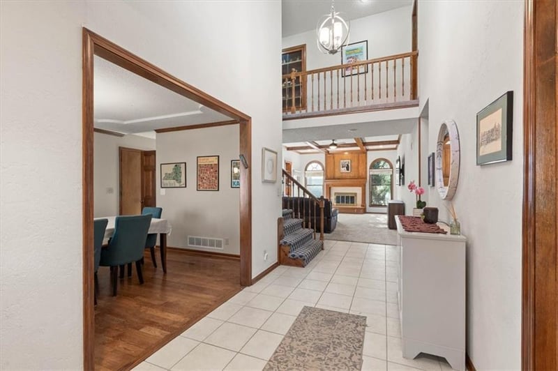 8113 W 99th St, Overland Park, KS 66212