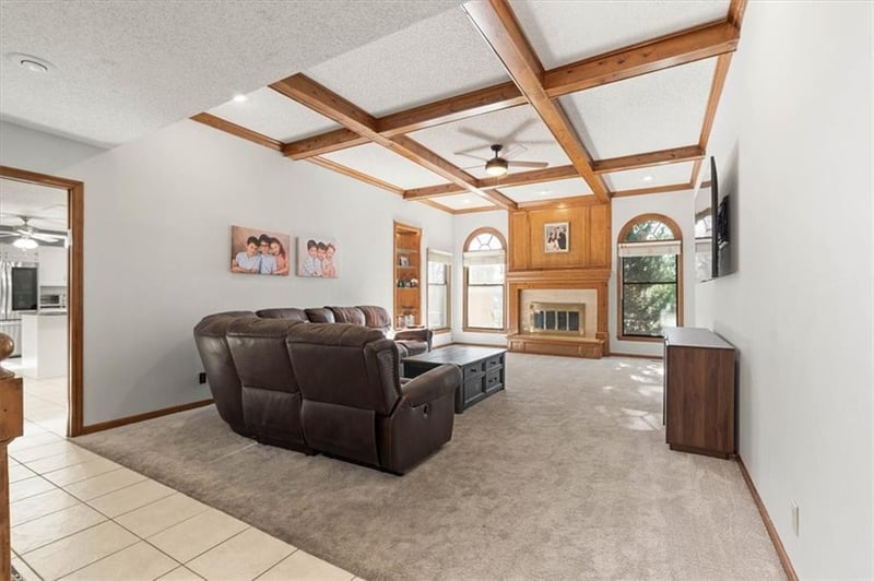 8113 W 99th St, Overland Park, KS 66212