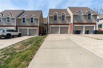 8240 NW Birch Ln, Kansas City, MO 64151