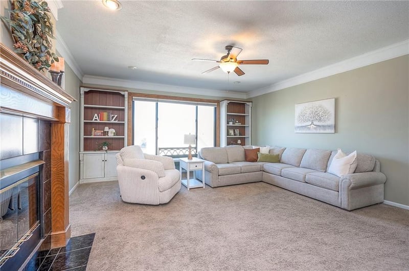 1108 Franklin Dr, Lee's Summit, MO 64064
