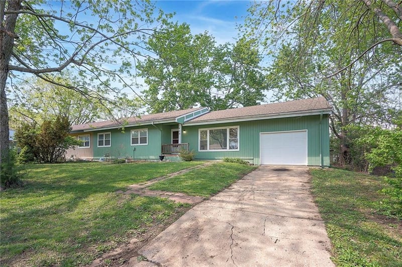 409 Corral Dr, Belton, MO 64012