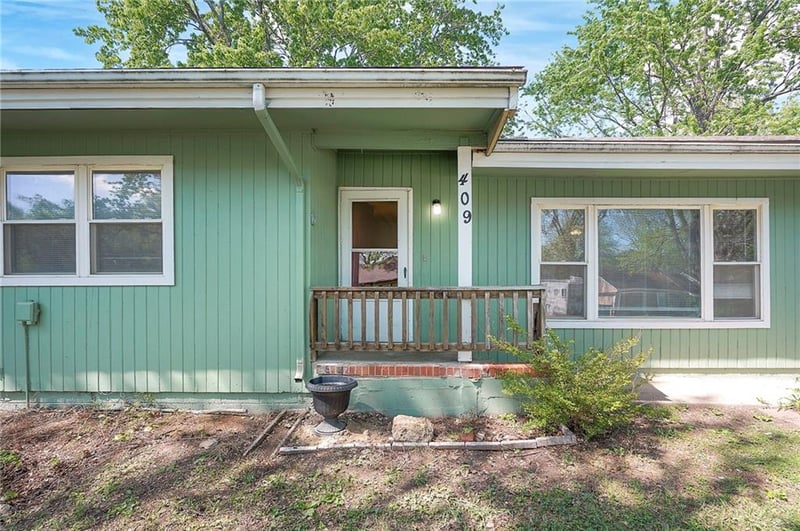 409 Corral Dr, Belton, MO 64012