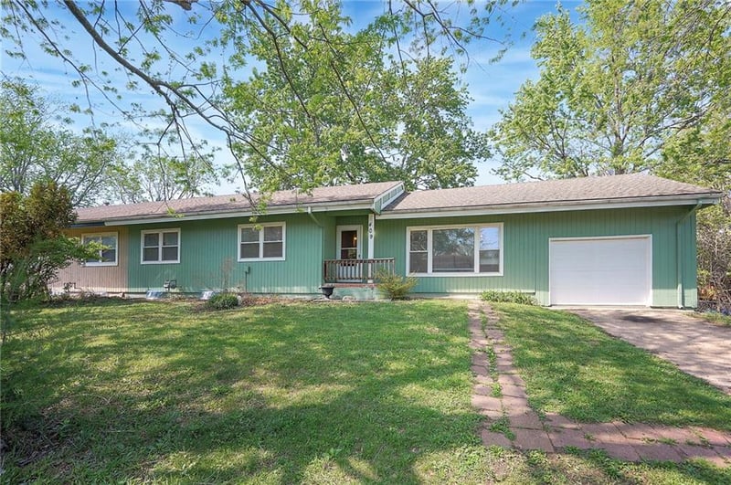409 Corral Dr, Belton, MO 64012