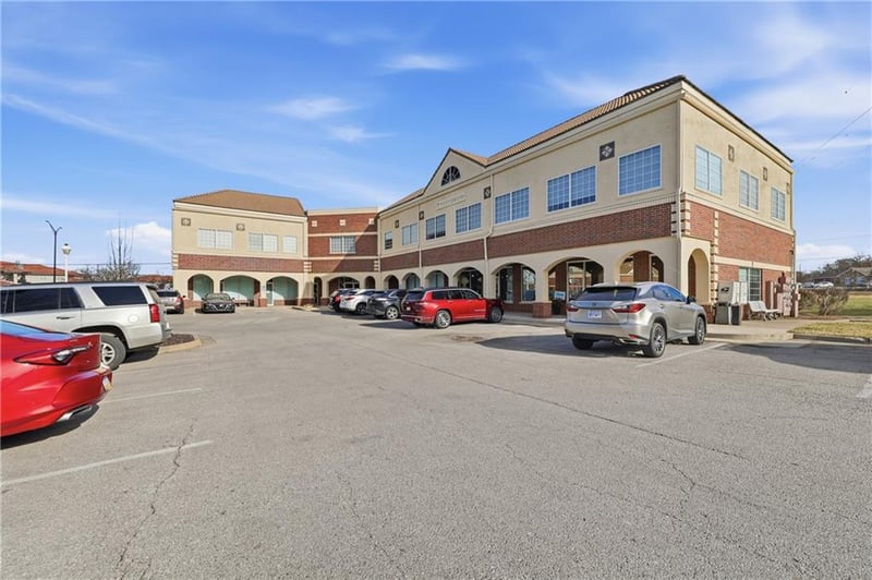 12710 Pflumm Rd, Olathe, KS 66062