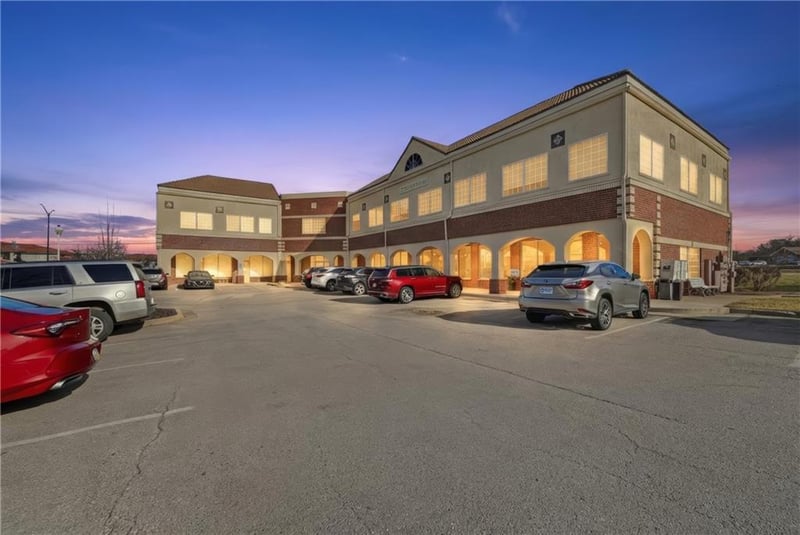 12710 Pflumm Rd, Olathe, KS 66062