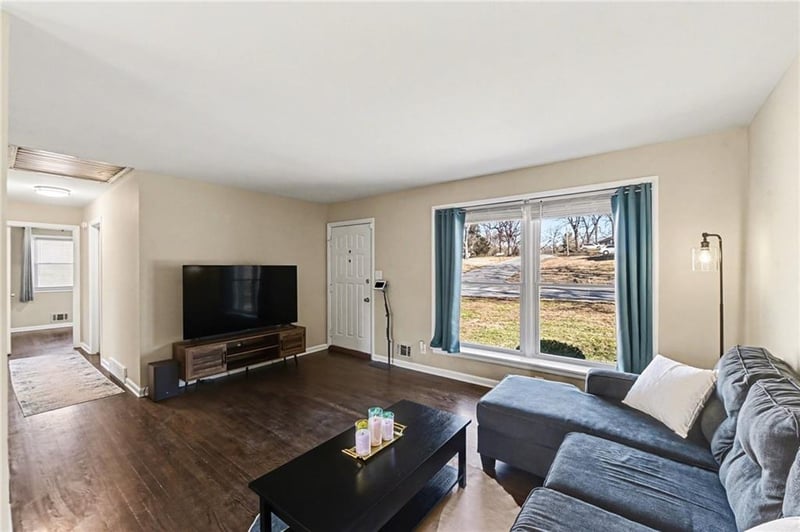 6803 72nd Ter, Kansas City, MO 64152