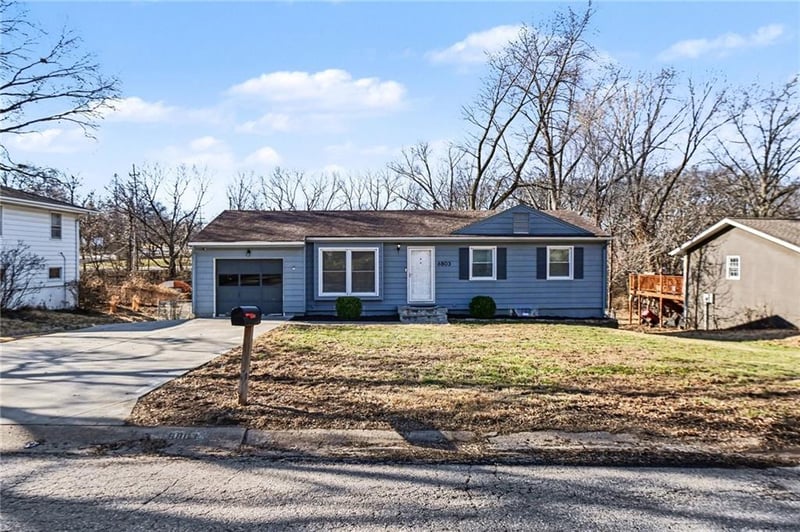 6803 72nd Ter, Kansas City, MO 64152