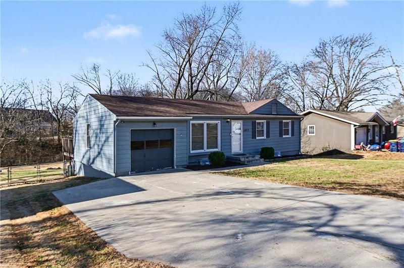 6803 72nd Ter, Kansas City, MO 64152