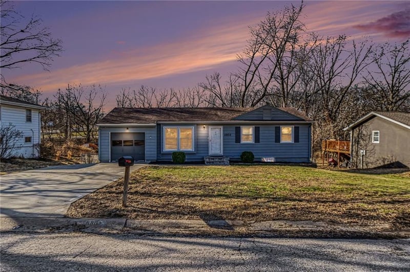 6803 72nd Ter, Kansas City, MO 64152