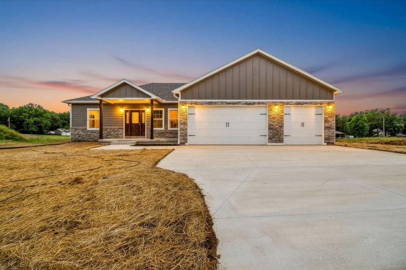 48 160th Rd, Warrensburg, MO 64093