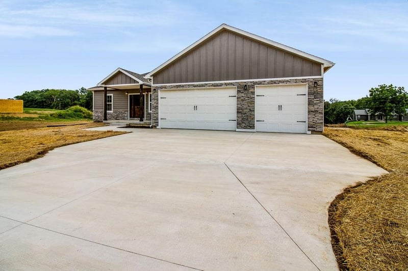 48 160th Rd, Warrensburg, MO 64093
