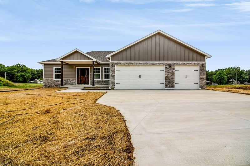 48 160th Rd, Warrensburg, MO 64093