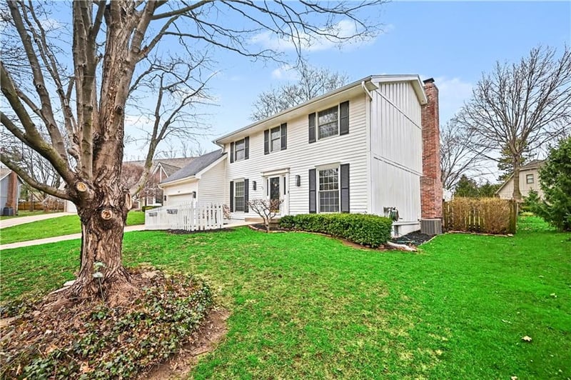 11620 Woodward St, Overland Park, KS 66210