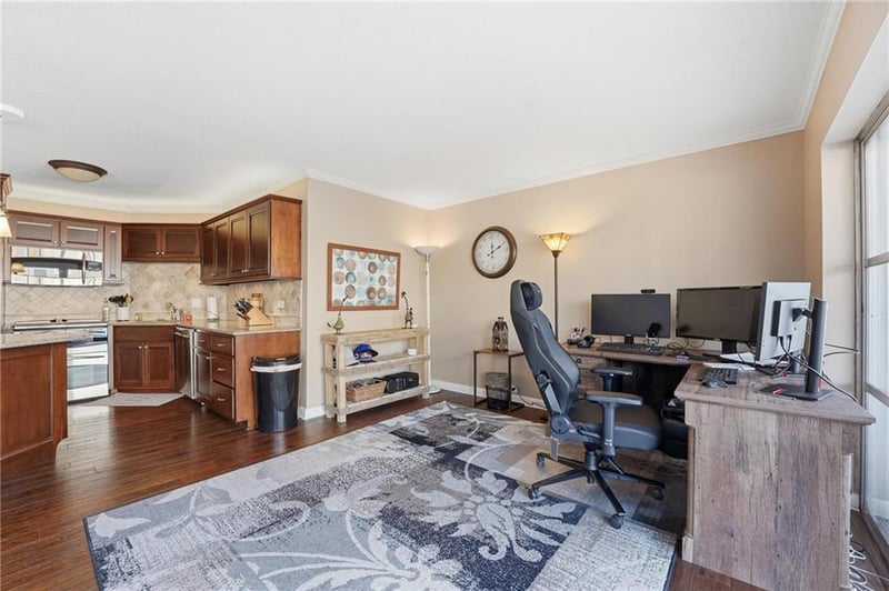 310 49th St #201, Kansas City, MO 64112