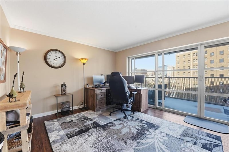 310 49th St #201, Kansas City, MO 64112