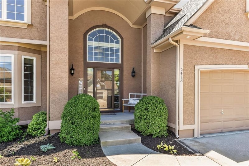 2413 Kenwill Dr, Lee's Summit, MO 64082