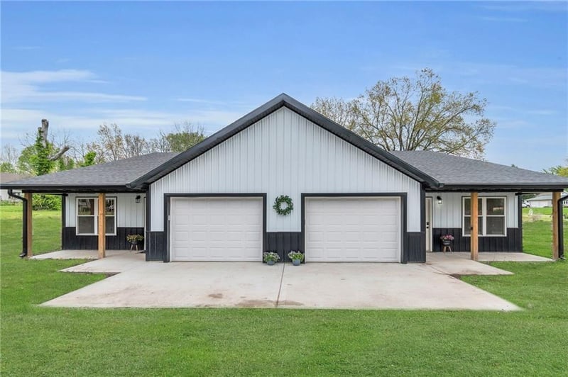 511 Mcgaughy St, Hamilton, MO 64644