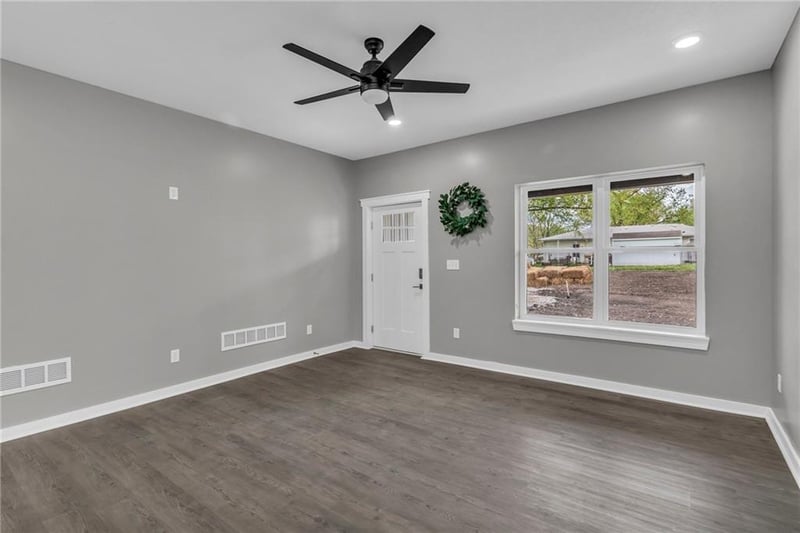 511 Mcgaughy St, Hamilton, MO 64644