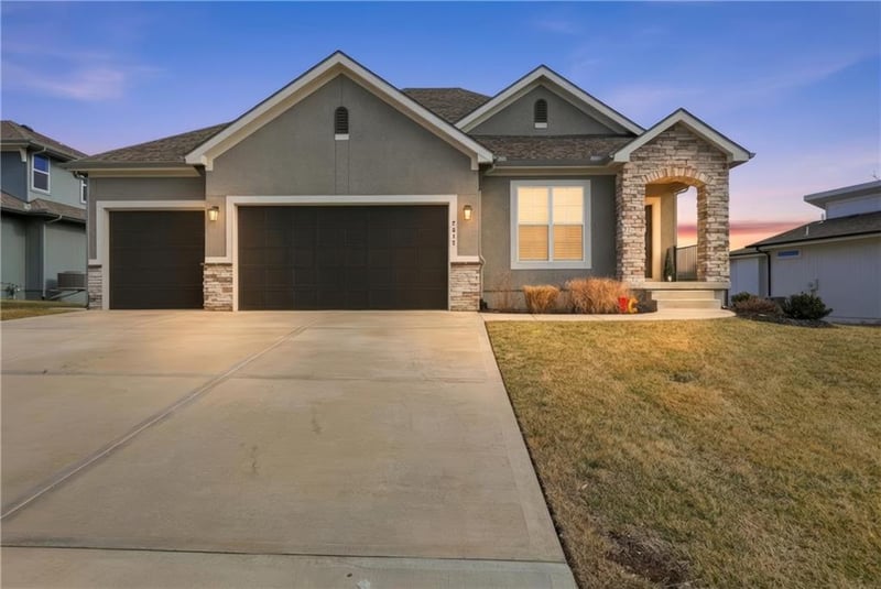 2617 Hook Farm Ln, Lee's Summit, MO 64082