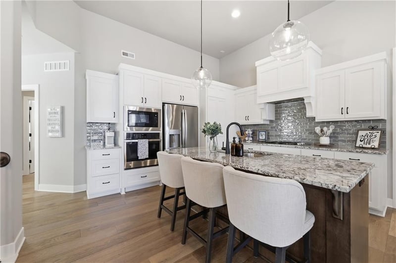 2617 Hook Farm Ln, Lee's Summit, MO 64082