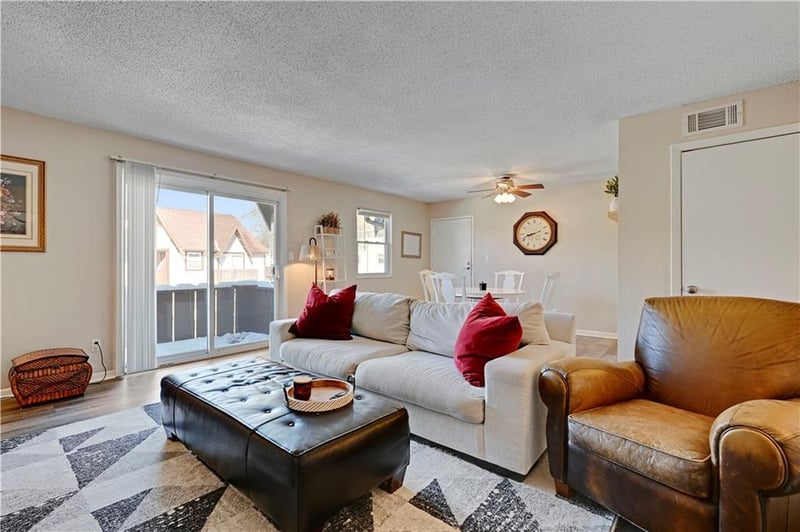 6228 Robinson St #4, Overland Park, KS 66202