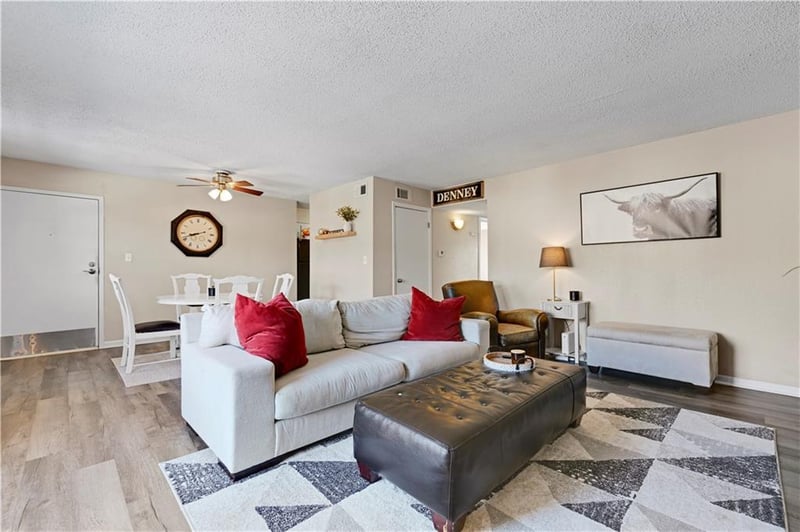 6228 Robinson St #4, Overland Park, KS 66202