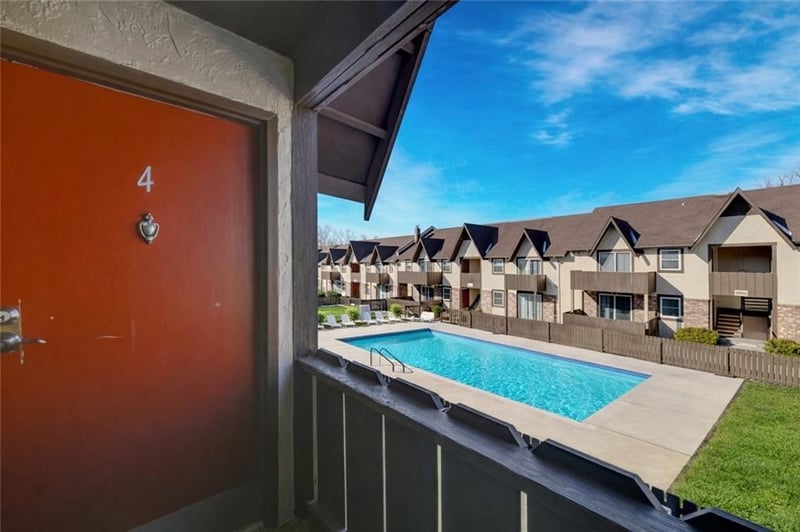 6228 Robinson St #4, Overland Park, KS 66202