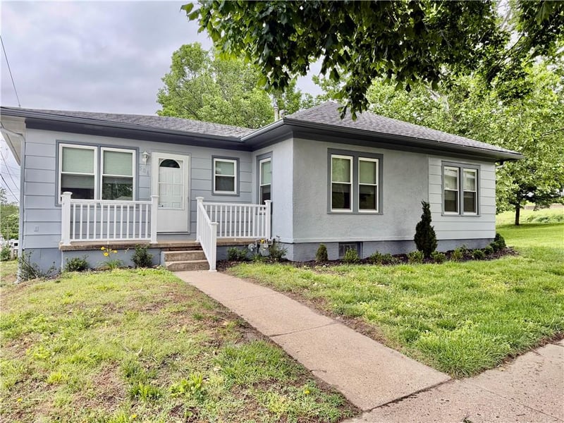 506 3rd St, Wathena, KS 66090