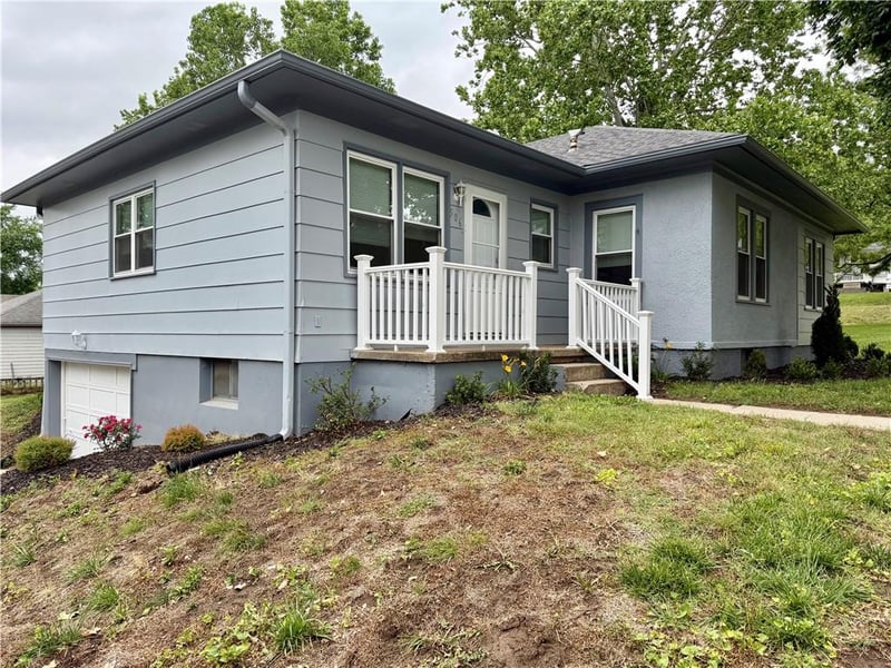 506 3rd St, Wathena, KS 66090