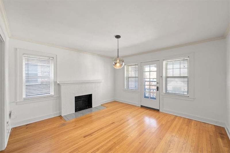 311 43rd St #3W, Kansas City, MO 64111