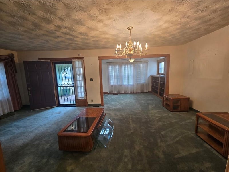 3207 Victor St, Kansas City, MO 64128