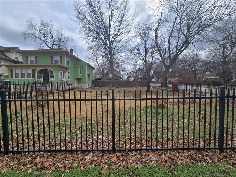 3207 Victor St, Kansas City, MO 64128