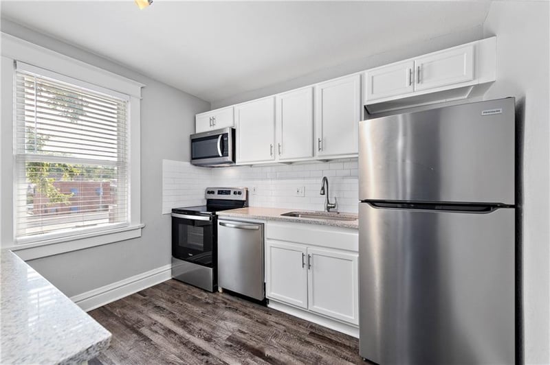 4244 Terrace St, Kansas City, MO 64111