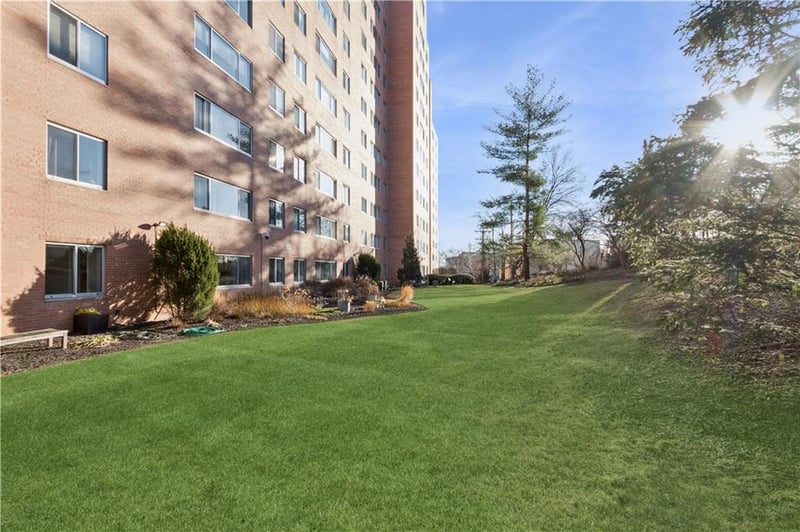 4550 Warwick Blvd #203, Kansas City, MO 64111