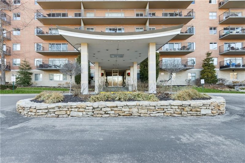 4550 Warwick Blvd #203, Kansas City, MO 64111