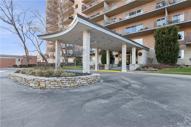 4550 Warwick Blvd #203, Kansas City, MO 64111