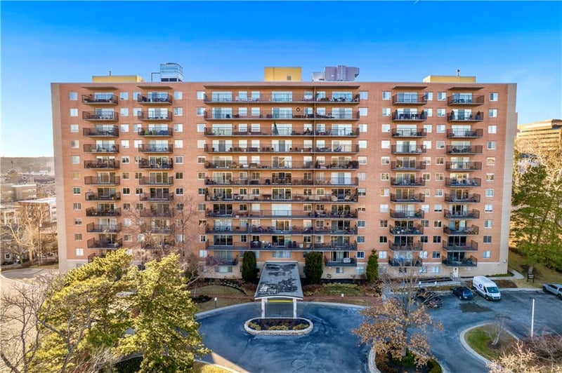 4550 Warwick Blvd #203, Kansas City, MO 64111