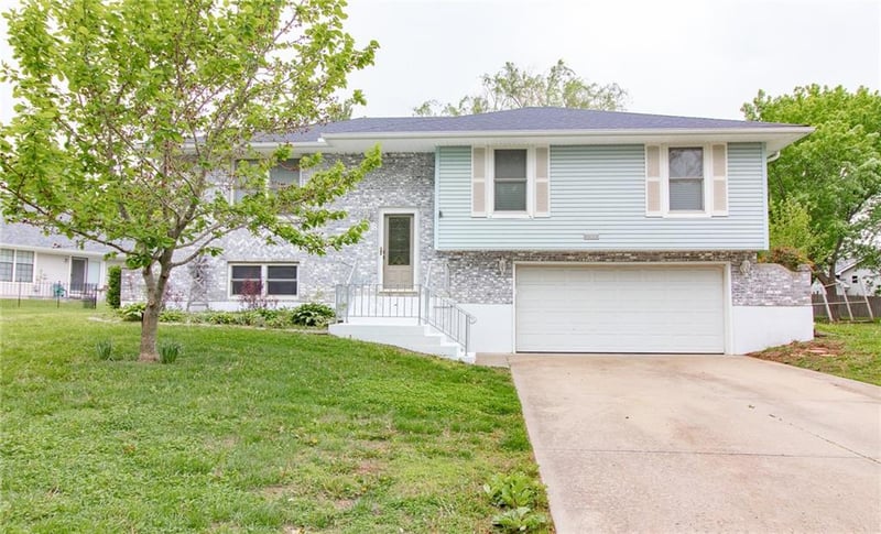1208 Cambridge Dr, Warrensburg, MO 64093