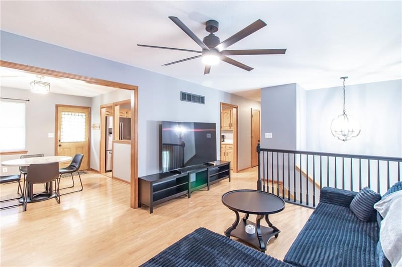 1208 Cambridge Dr, Warrensburg, MO 64093