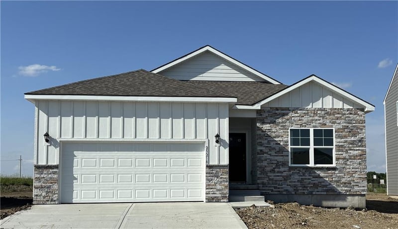 25218 177th Ter, Gardner, KS 66030