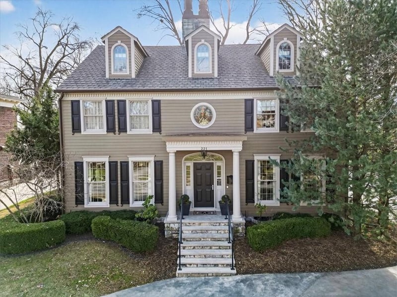 221 53rd Ter, Kansas City, MO 64112