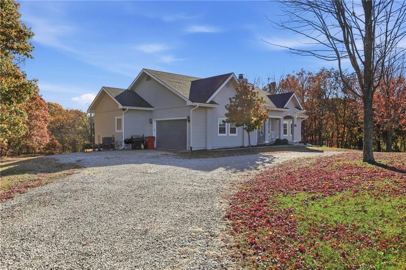 917 N Washboard Rd, Sibley, MO 64088