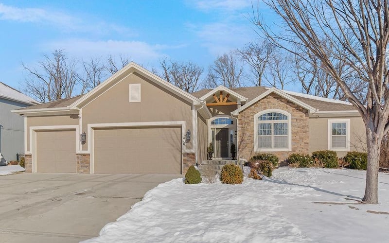 1416 NW 59th St, Kansas City, MO 64118