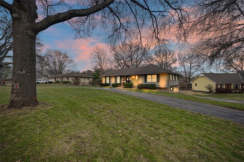 11521 Minor Dr, Kansas City, MO 64114