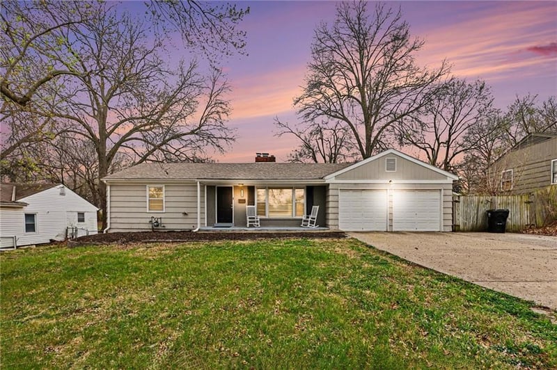 9705 Gregory Blvd, Raytown, MO 64133