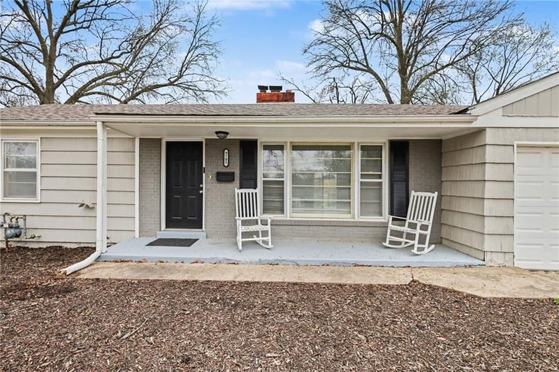 9705 Gregory Blvd, Raytown, MO 64133